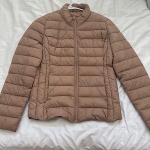 i got this from TJMAXX. it’s a size M but i would say in kids.